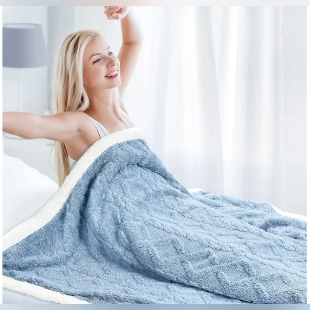 NWT Cozy Soft Throw Blanket